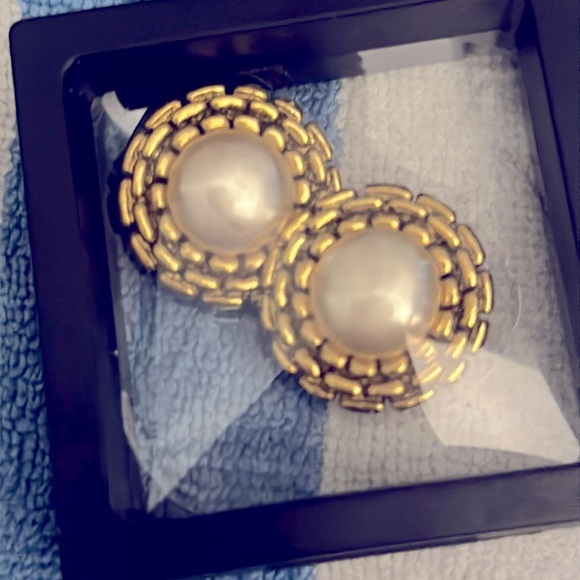 Chanel Gild Interweaved Gold and Pearl Earrings - Picture 8 of 9